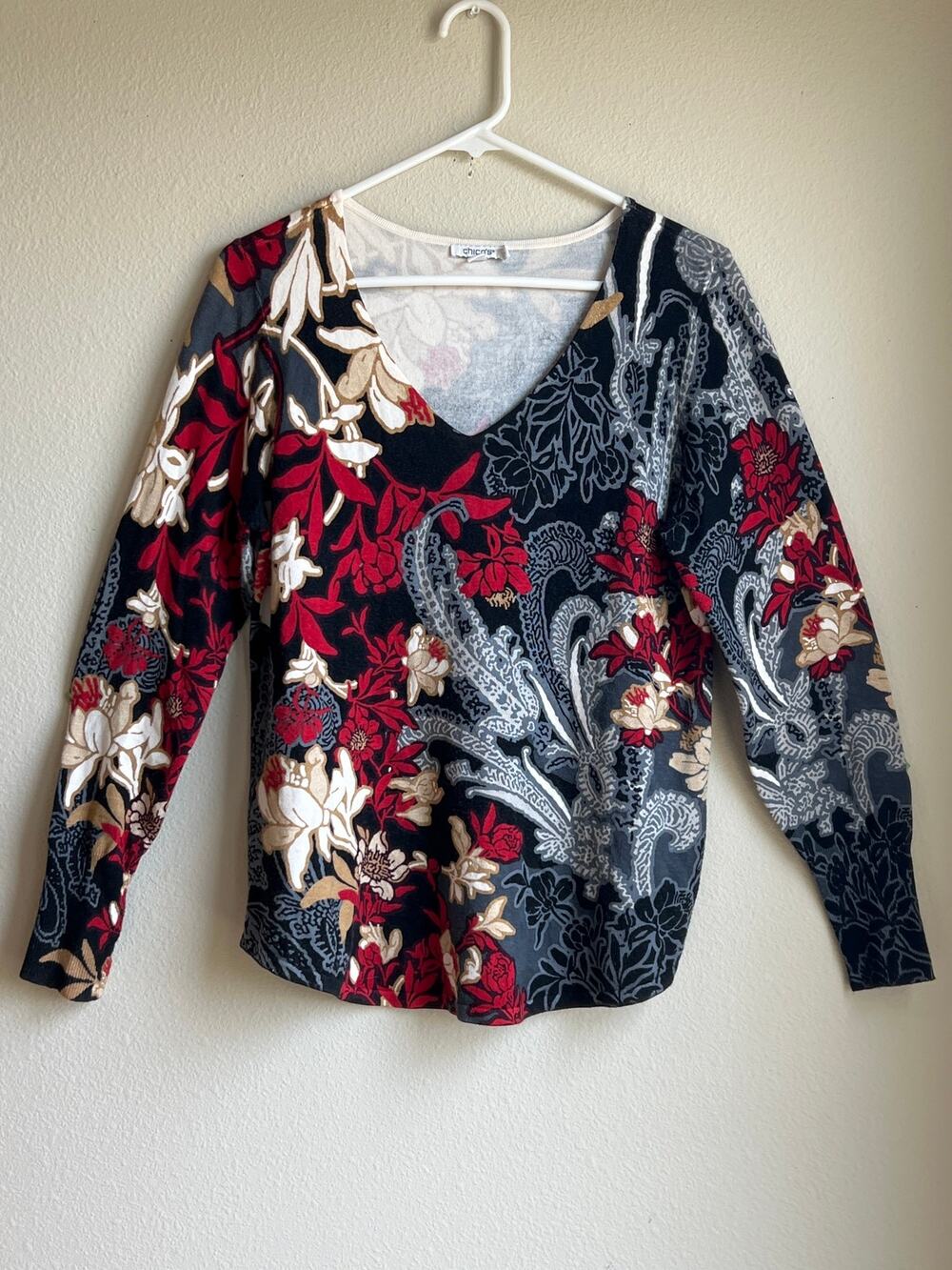 Chicos Mixed Floral Paisley Print V-Neck Knit Top Sweater Size 1 Medium Rayon